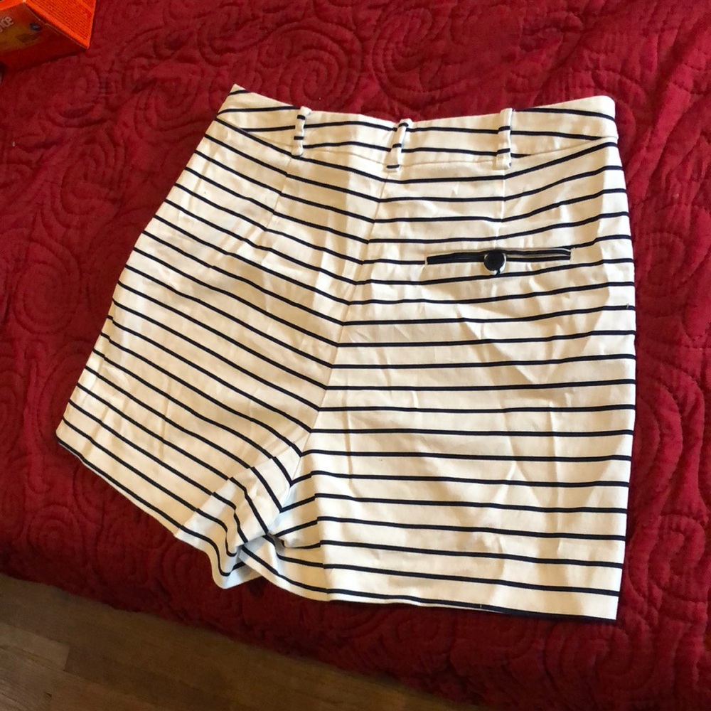 Shorts - Picture 2 of 3